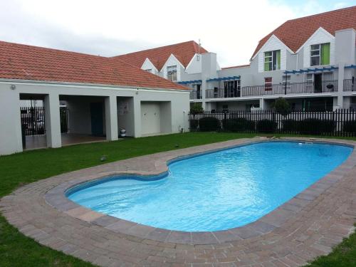 To Let 2 Bedroom Property for Rent in Gordons Bay Central Western Cape